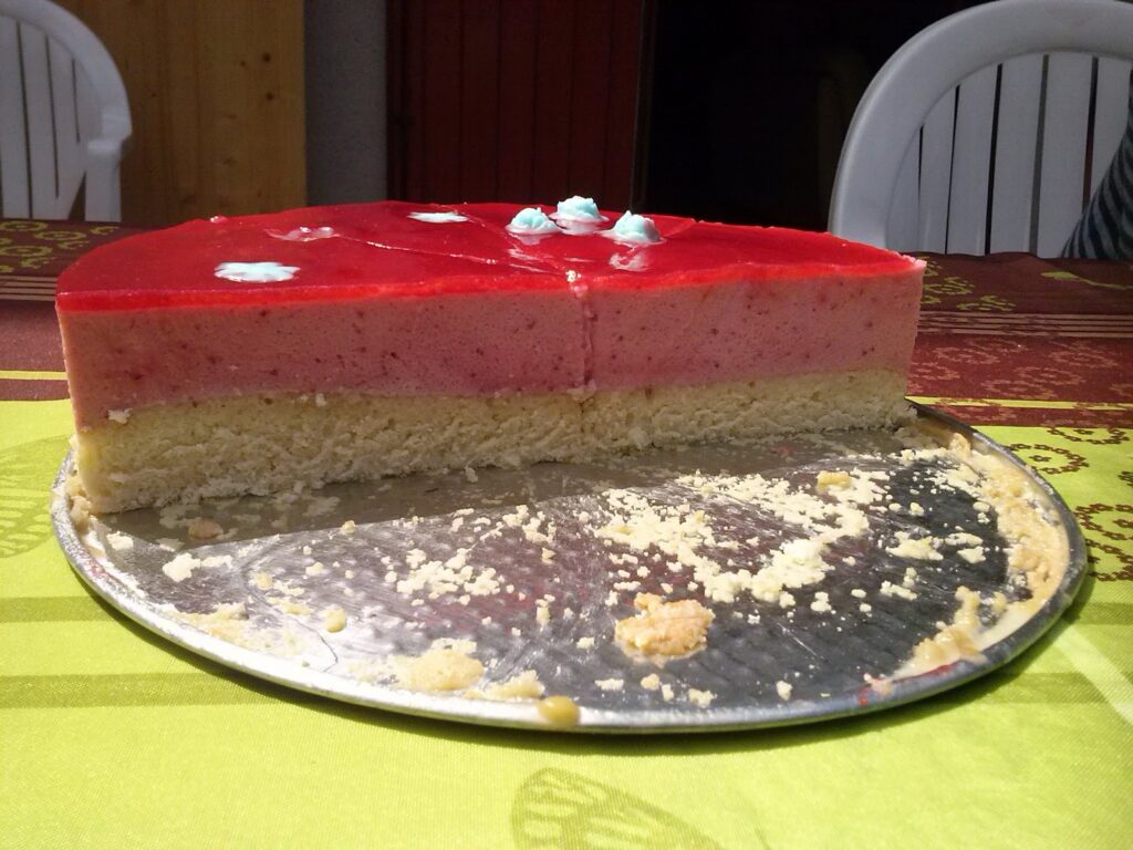 Gâteau à la mousse de fraise et son biscuit