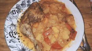 poulet aux pommes de terre, poivrons et tomates